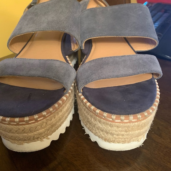 Platform Strap Sandals - Picture 7 of 8